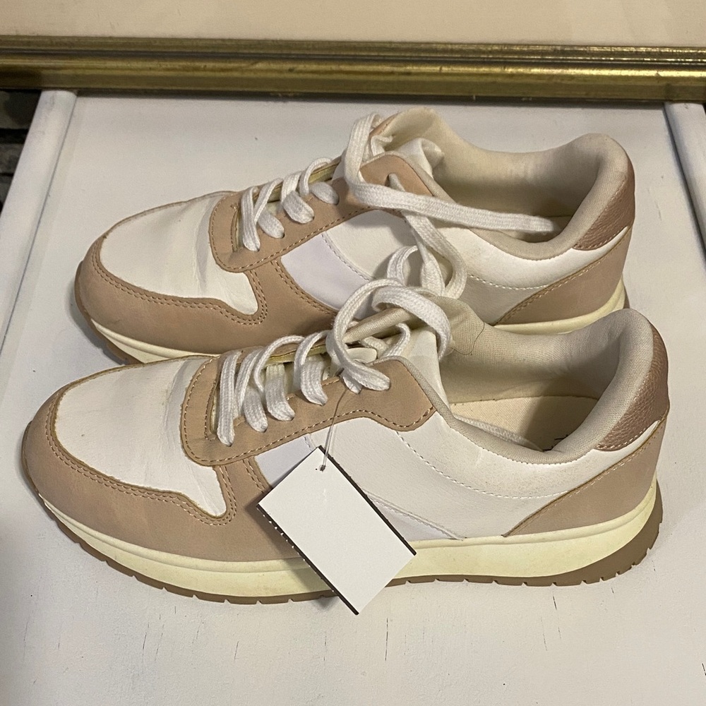 Time and Tru White and Tan Sneakers men’s  size 8 with memory form insole